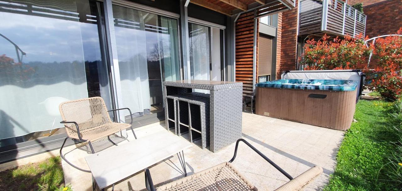 Ferienwohnung Plein Soleil Avec Jacuzzi Privatif Et Parking Prive Sarlat Exterior foto