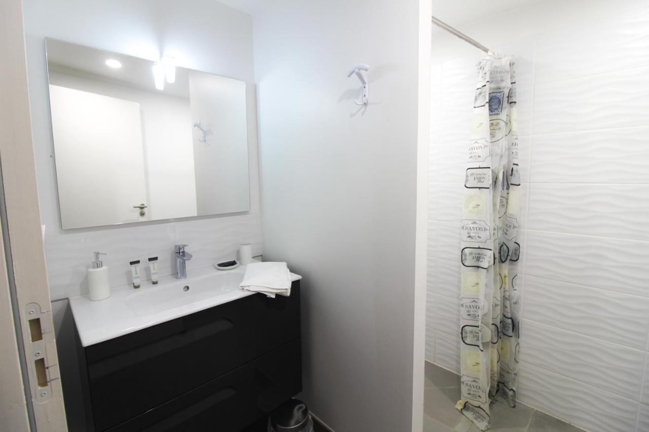 Ferienwohnung Plein Soleil Avec Jacuzzi Privatif Et Parking Prive Sarlat Exterior foto